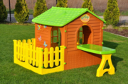 Детский игровой домик MOCHTOYS со столиком и забором